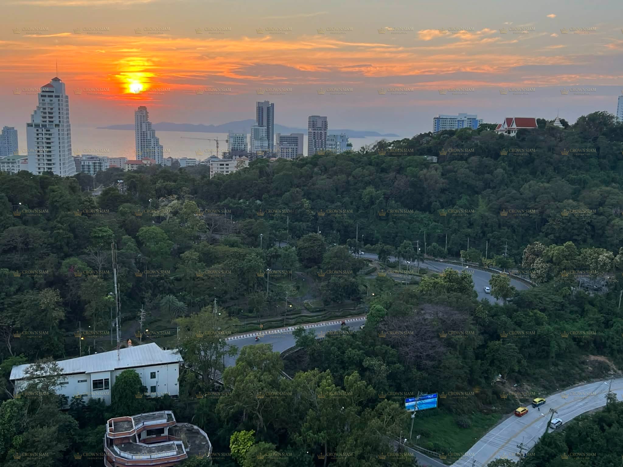 PATTAYA (SOUTH) UNIXX CONDOMINIUM - Image 4