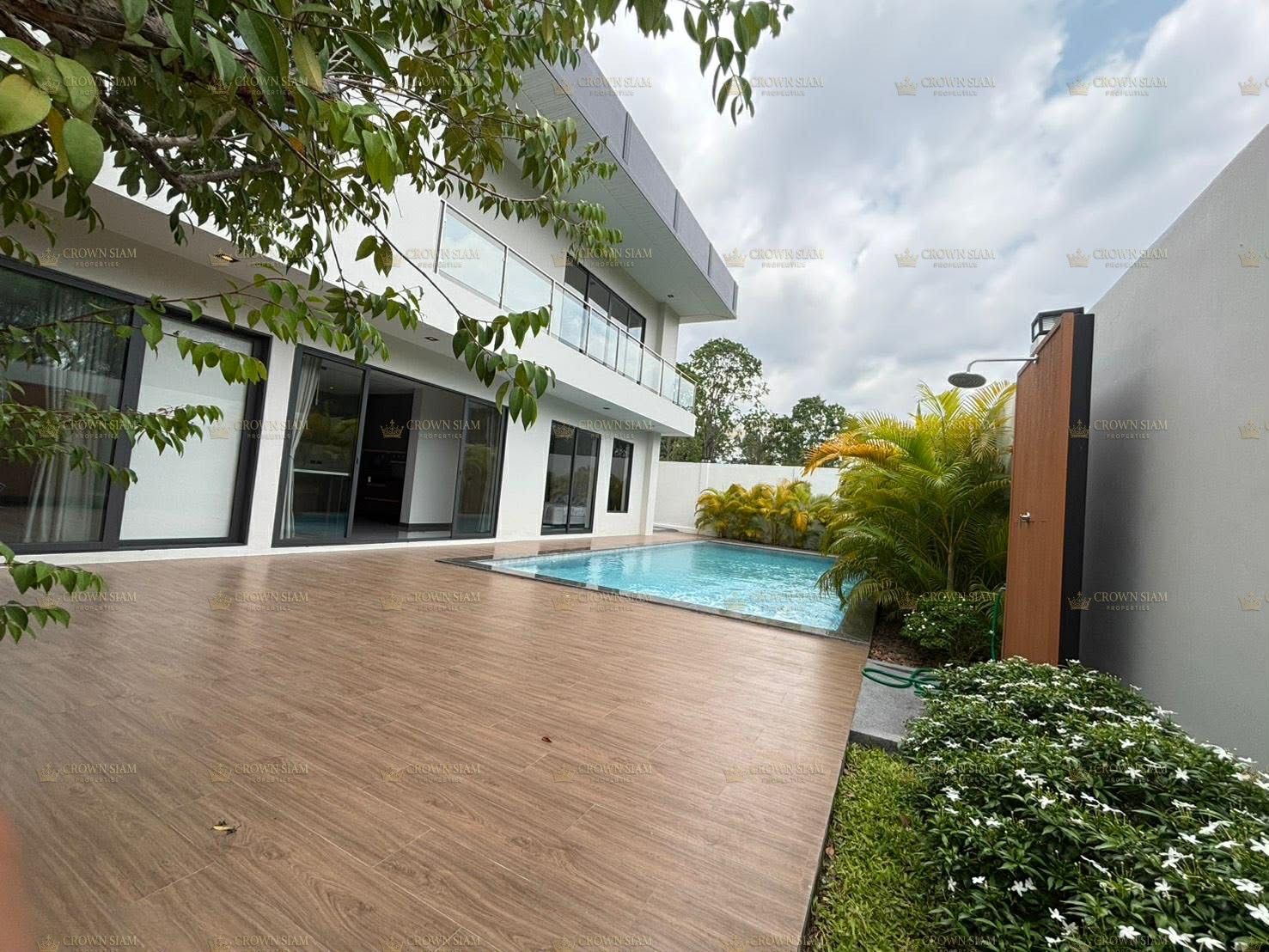 มาบประชัน • บ้านดีไซน์หรู • วิลล่า 4 ห้องนอน 6 ห้องน้ำ - Image 4