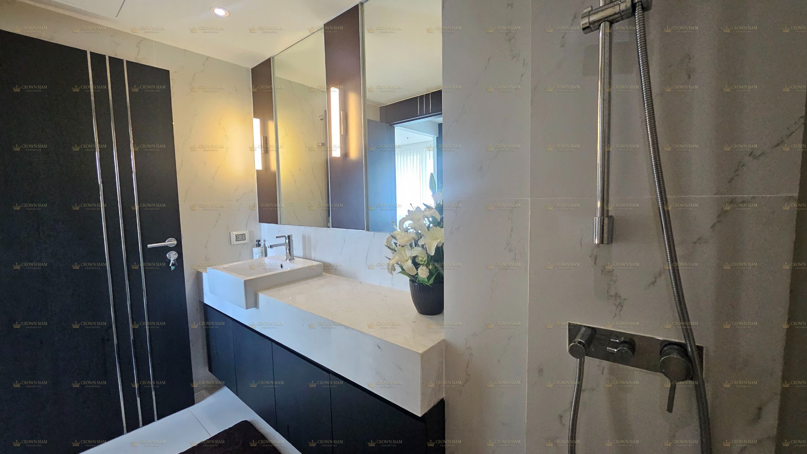 Pratumnak • Sky Residence • 16F 1BR Condo for Rent - Image 9