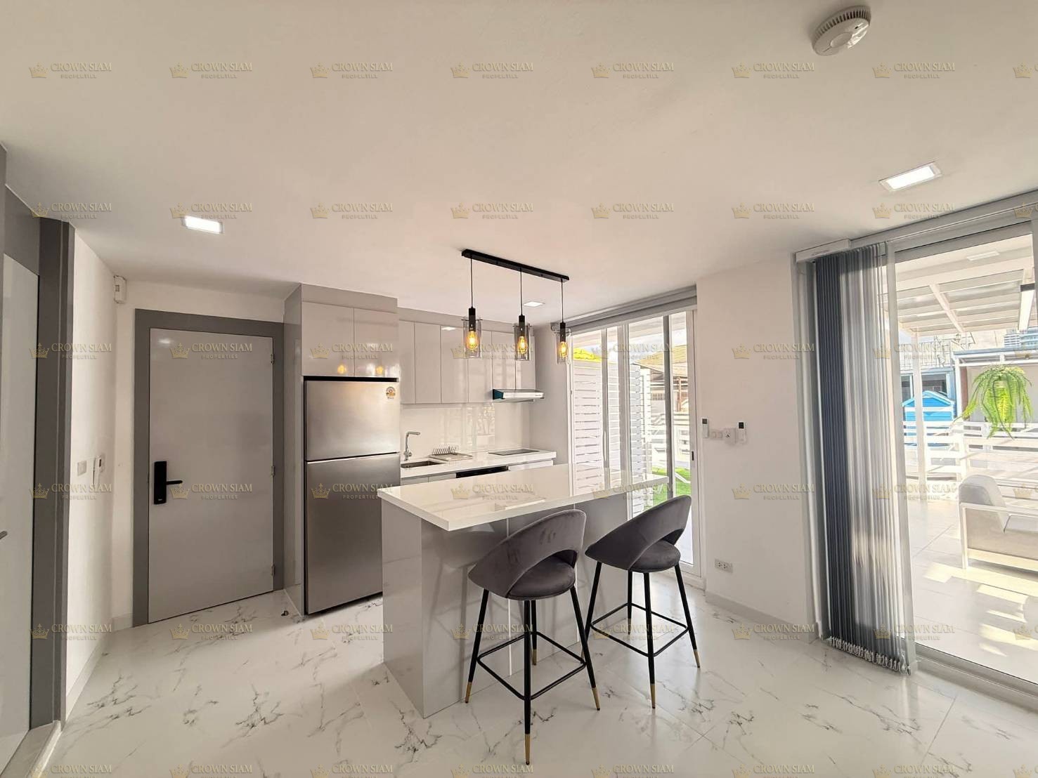 ANSOLA TOP FLOOR CONDO - Image 4