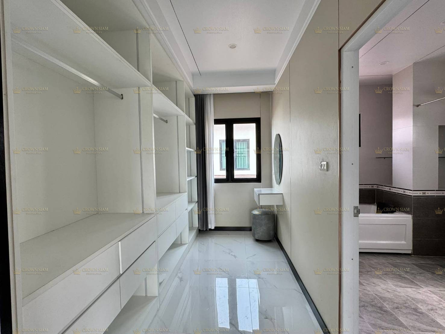 Huay Yai • THE Lake • 4BR Pool Villa for Rent - Image 10