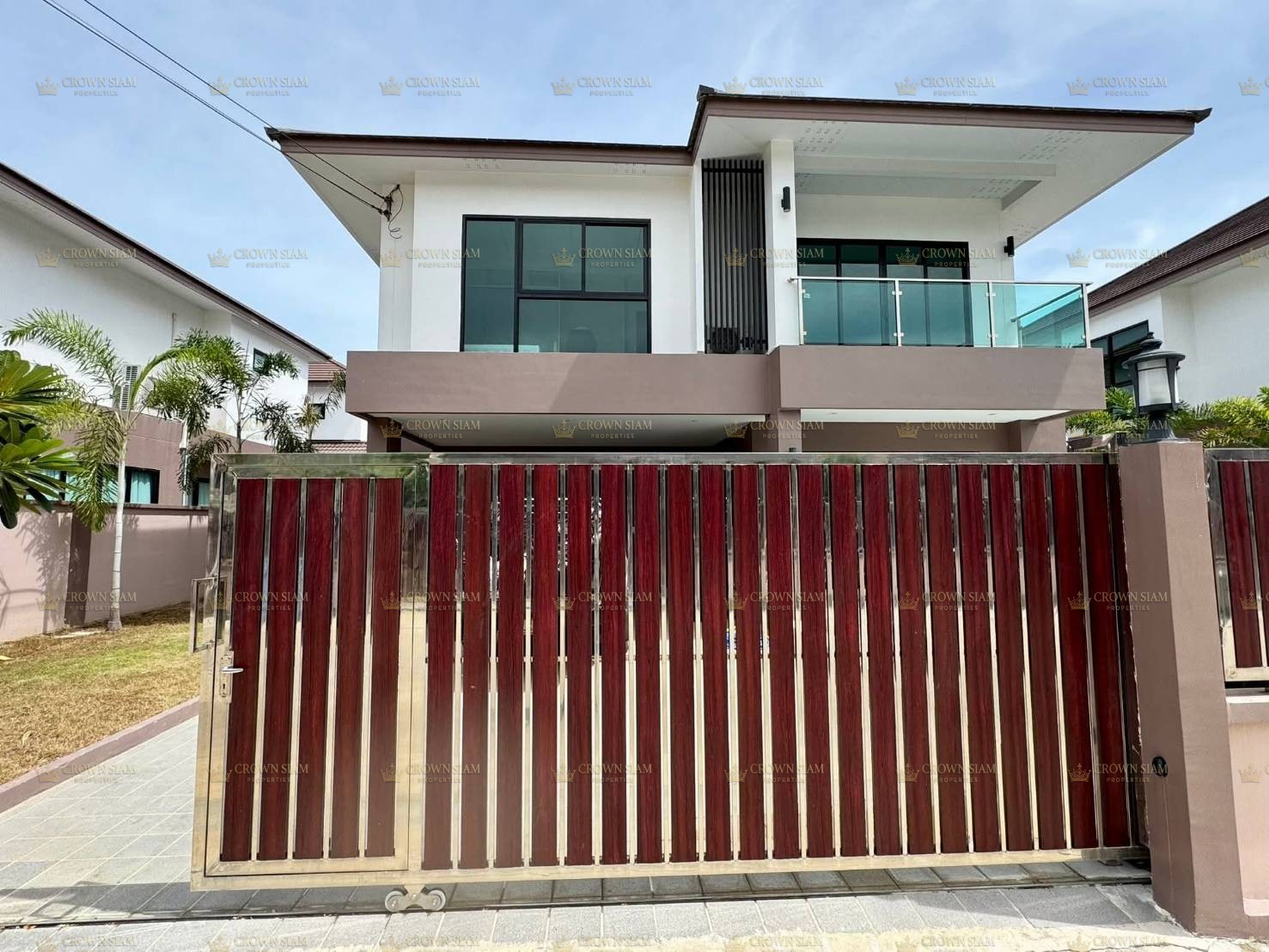 Huay Yai • THE Lake • 4BR Pool Villa for Rent - Image 3