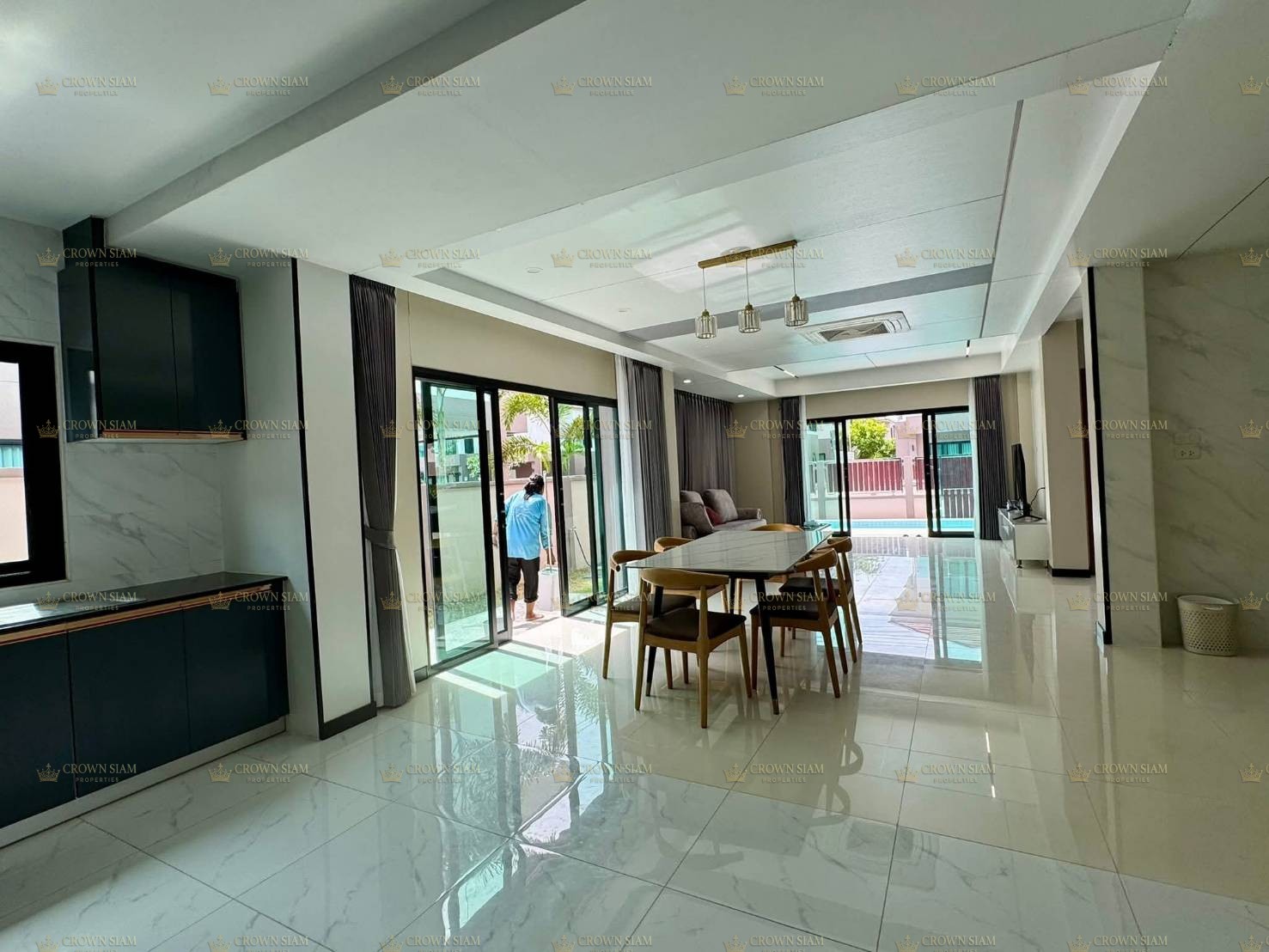 Huay Yai • THE Lake • 4BR Pool Villa for Rent - Image 6