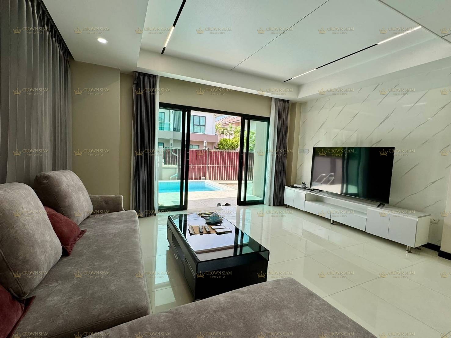 Huay Yai • THE Lake • 4BR Pool Villa for Rent - Image 4