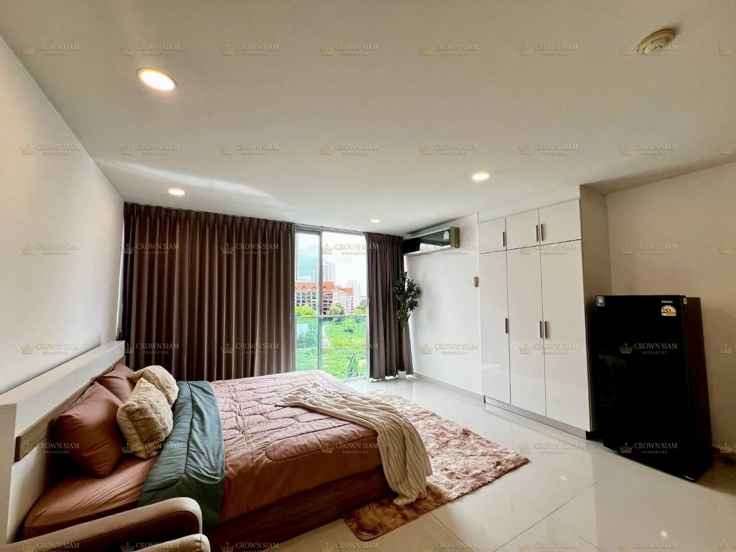 North Pattaya • Club Royal Condominium • Studio Pool & Sea View Condo  For Sale: 1,790,000 THB - Image 4
