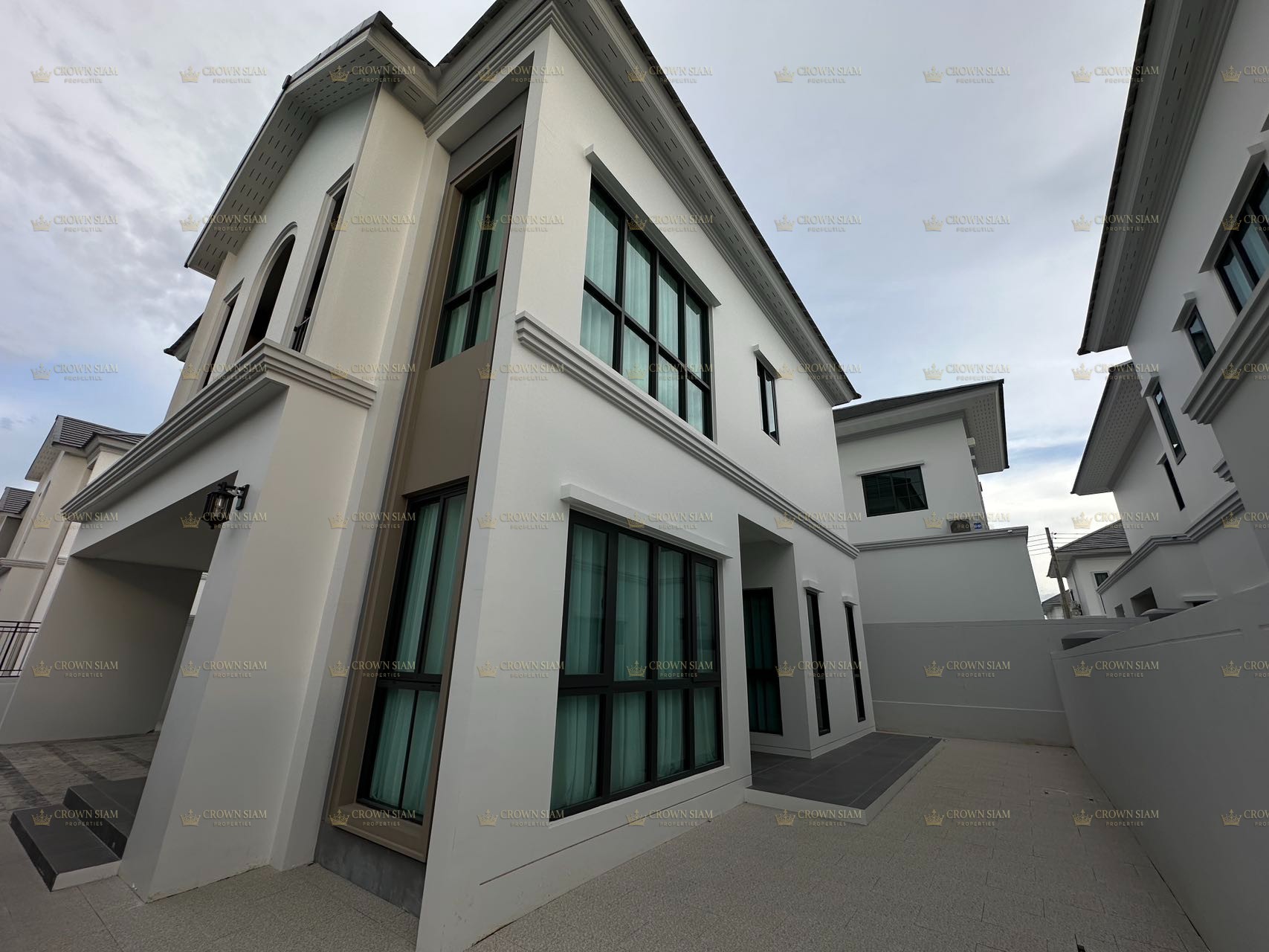 East Pattaya • The Palm Grandio's • 3BR House - Image 3