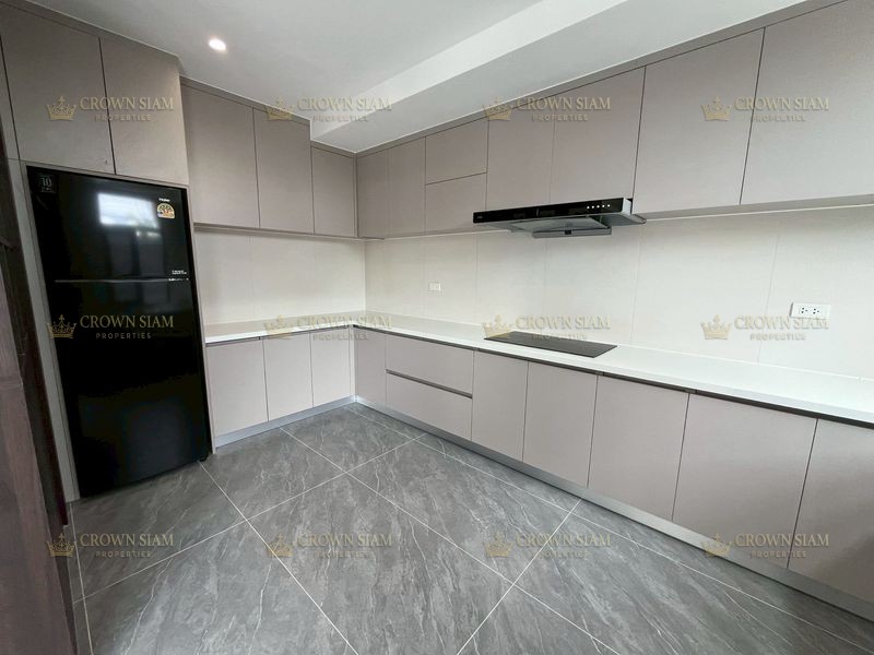 Jomtien • Eakmongkol • 5BR House - Image 8