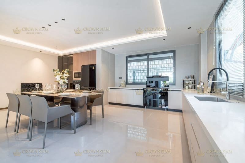 South Pattaya • Eakmongkol Thepprasit • 6BR House - Image 8