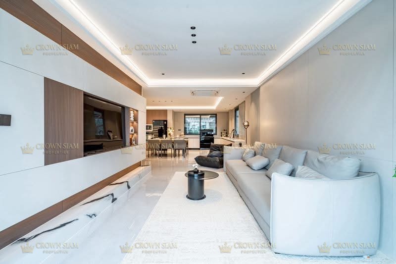South Pattaya • Eakmongkol Thepprasit • 6BR House - Image 6