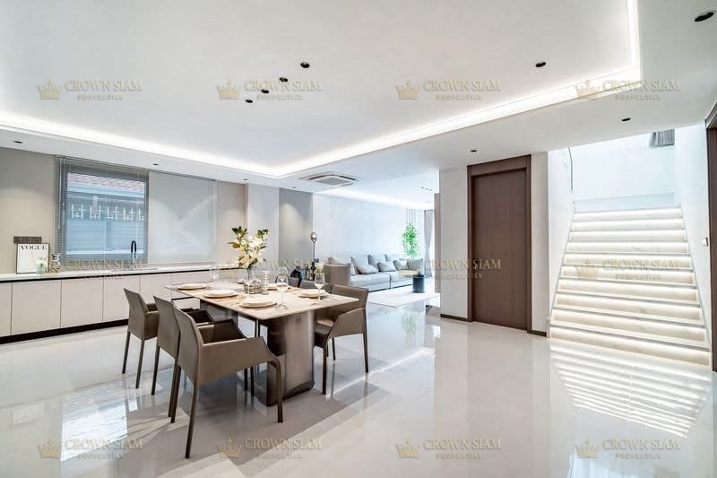 South Pattaya • Eakmongkol Thepprasit • 6BR House - Image 7