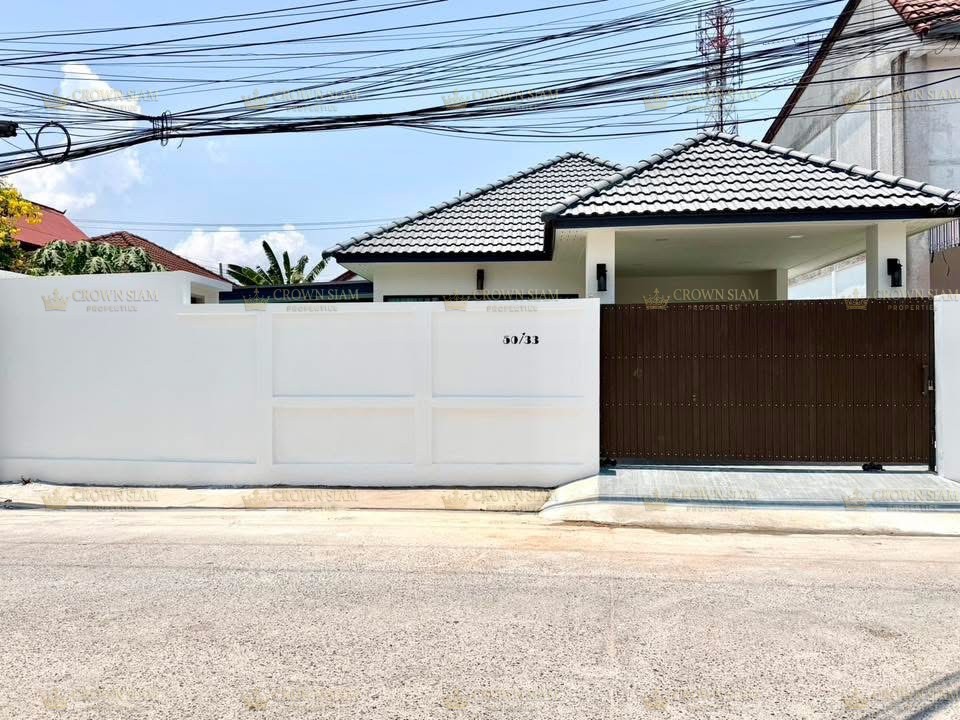 East Pattaya • Rung Ruang Village • Renovated 3BR Pool Villa