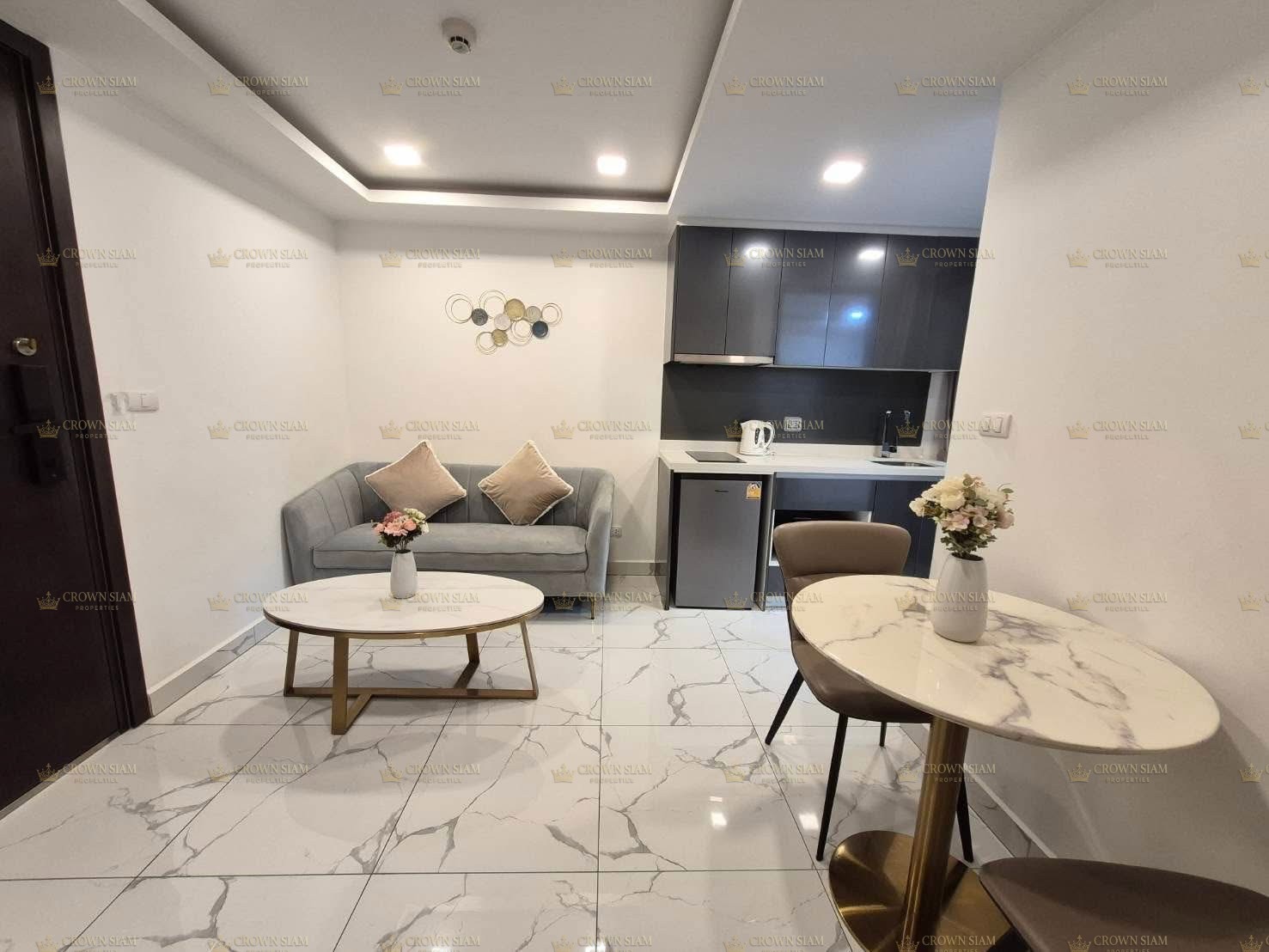 พัทยากลาง • Arcadia Center Suites • คอนโด 1 ห้องนอน ชั้น 2 พร้อมเฟอร์นิเจอร์ครบให้เช่า