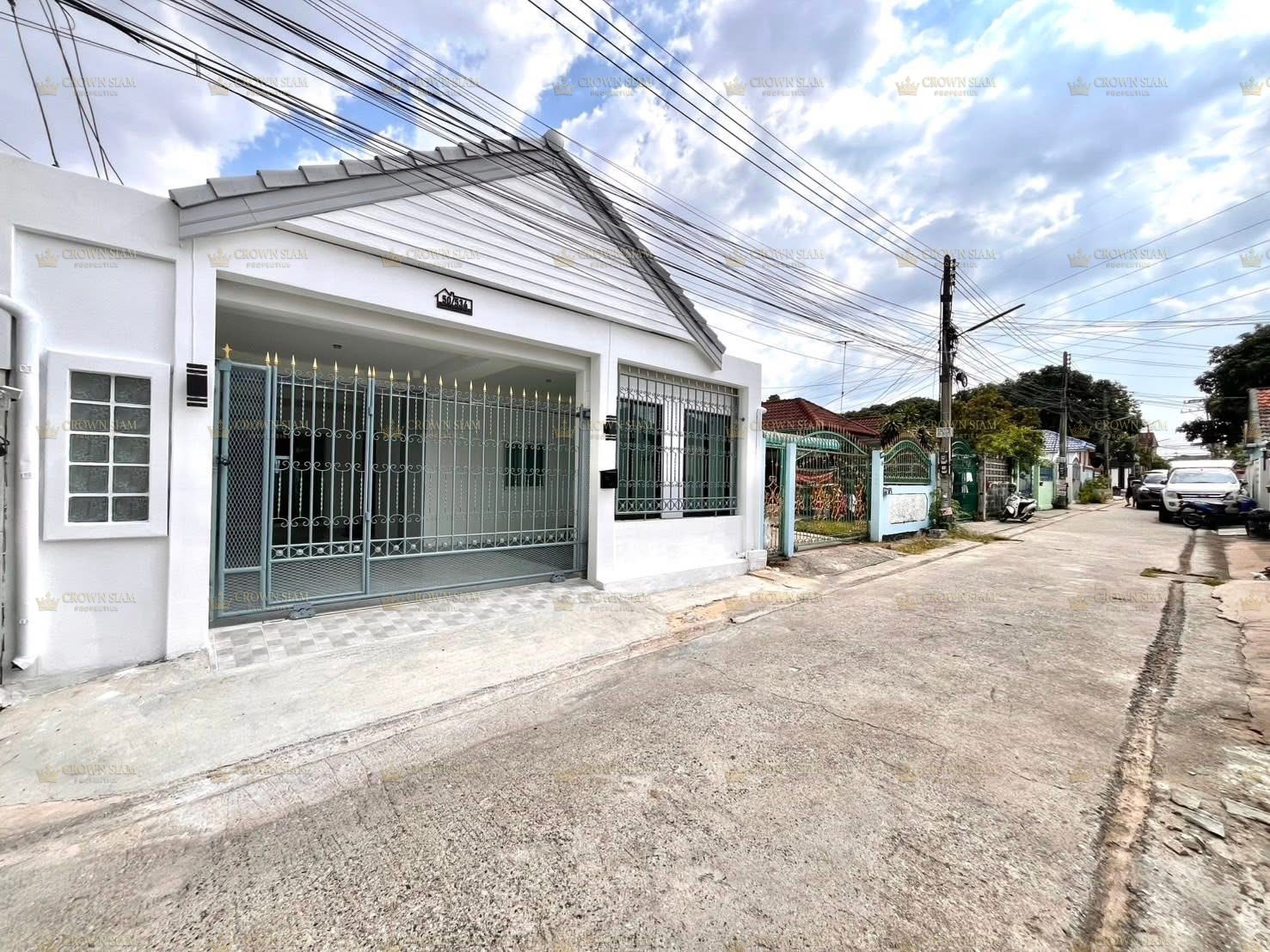 East Pattaya • Pattaya Rungrueang Village 15 • 3BR Renovated Detached House