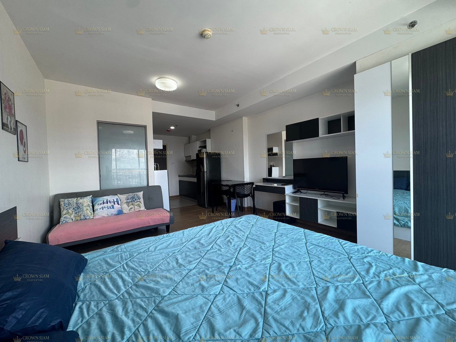 Central Pattaya • Supalai Mare Pattaya • 21F Studio Condo - Image 3