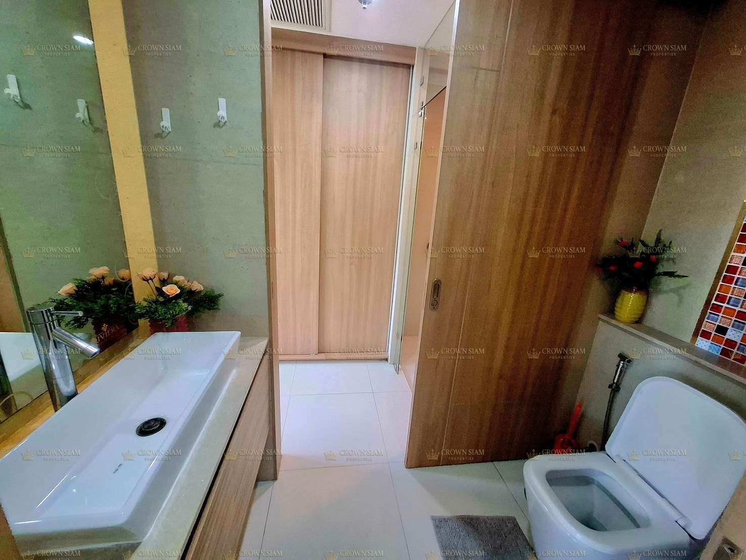 North Pattaya • The Riviera Wongamat • 4F 1BR Pool View Condo - Image 10