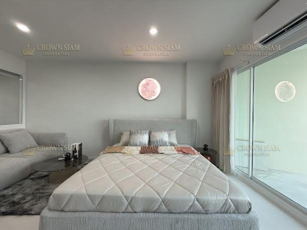 Jomtien • View Talay 5 • 13F Studio Sea View Condo - Image 5