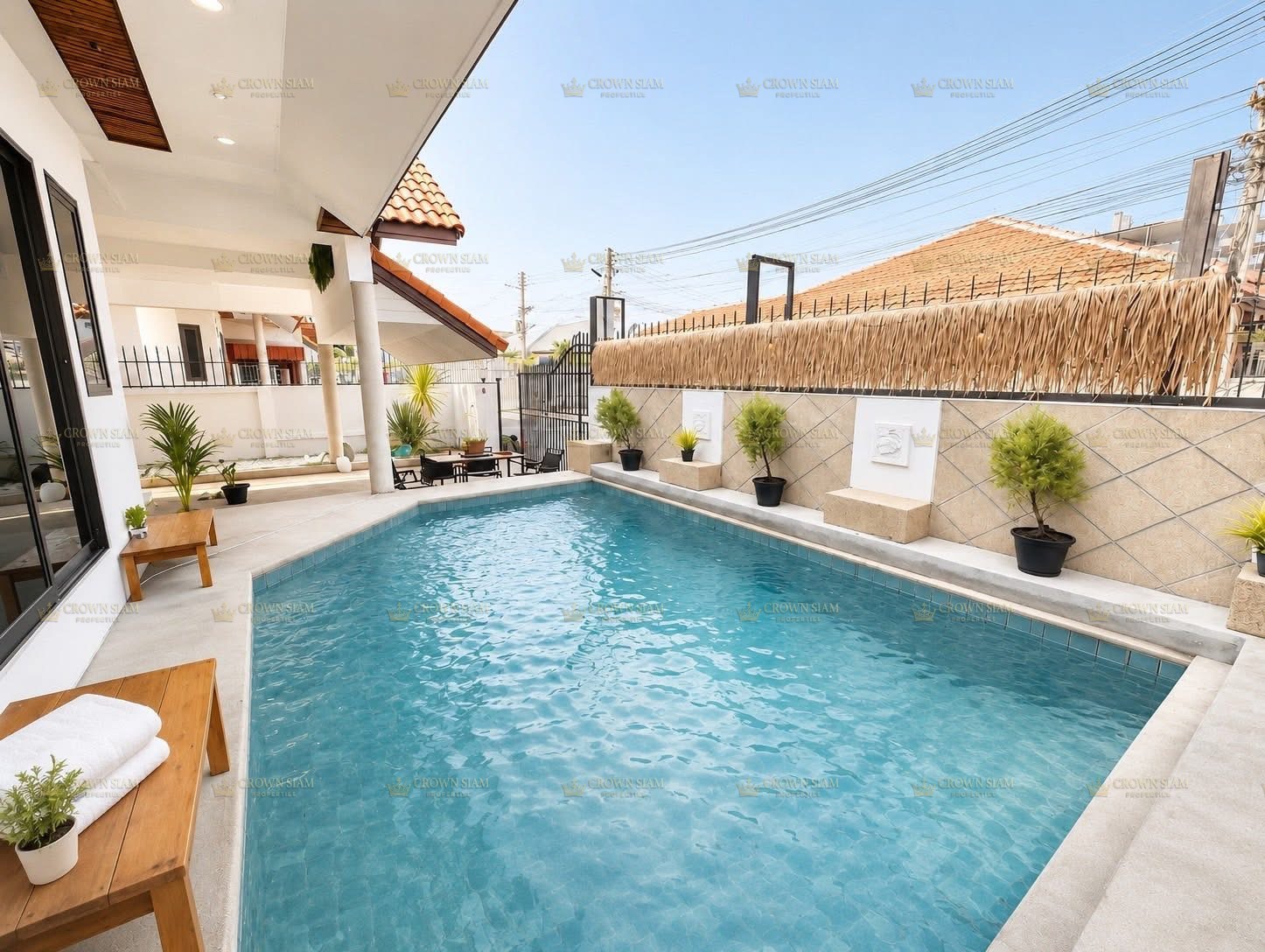 บ้านสองชั้น • บ้านให้เช่า 4 ห้องนอน ใกล้หาดจอมเทียน