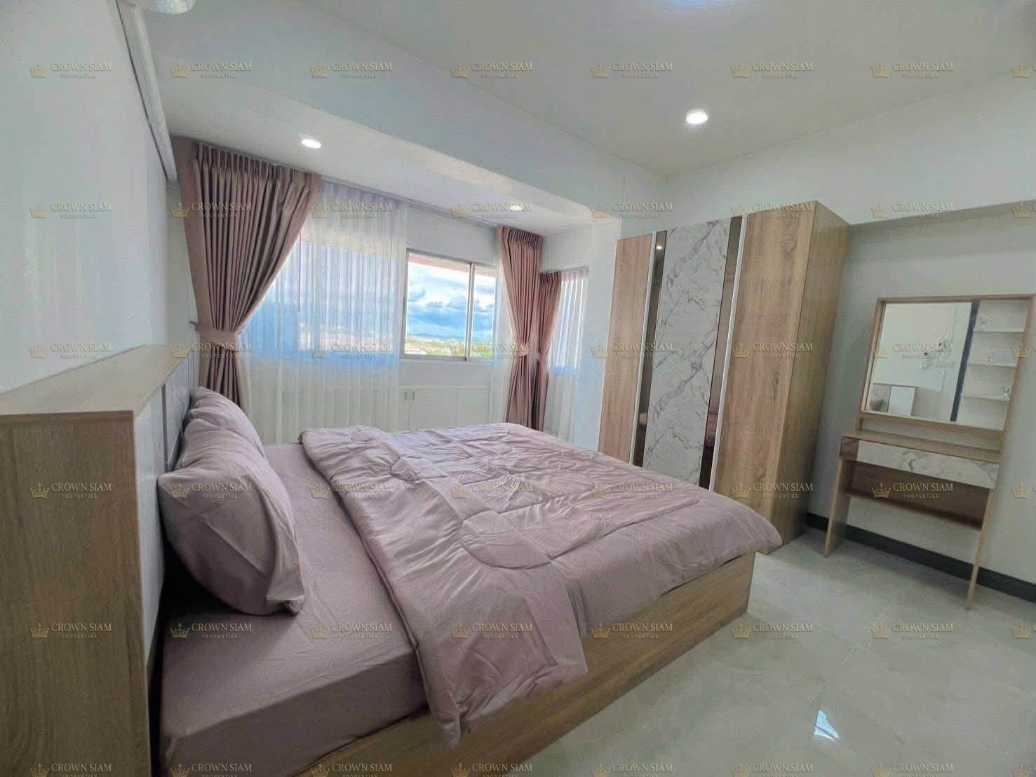 Jomtien • Kheha Thepprasit • 3BR Condominium - Image 9