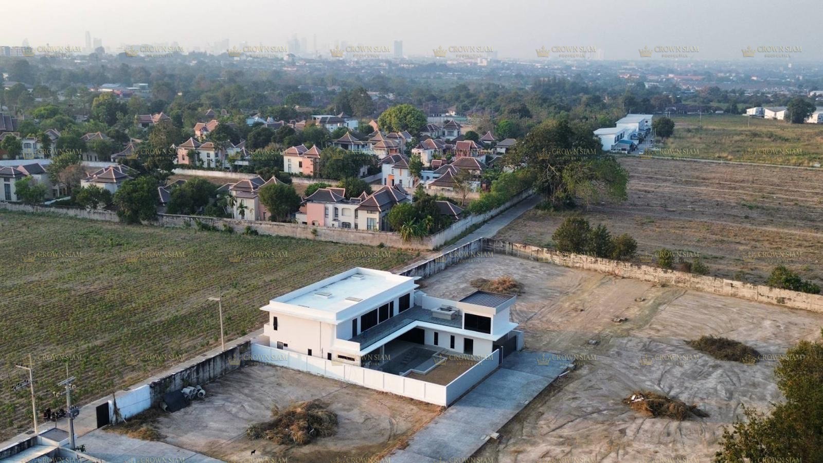 Palisades • Luxury Contemporary Pool Villas - Image 2