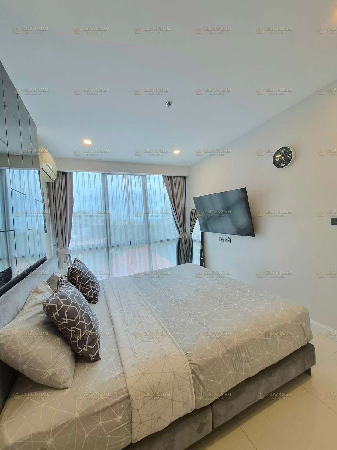 Pratumnak • The Jewel Condominium • 1BR Condominium - Image 9