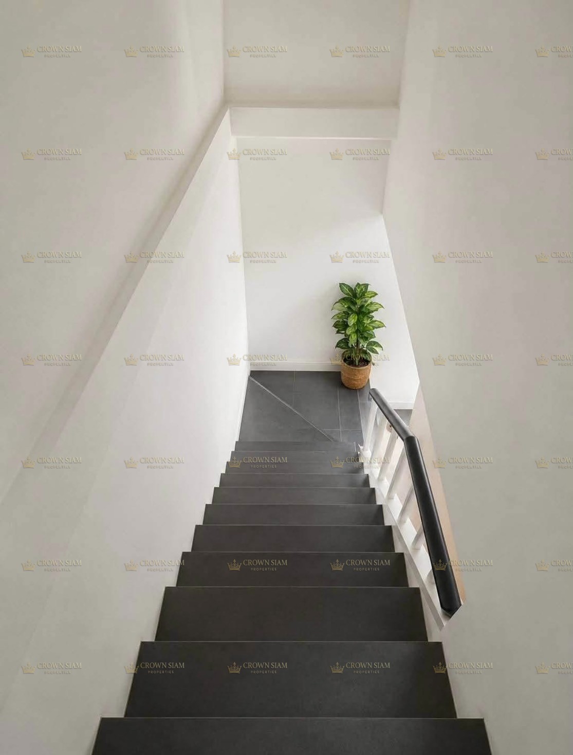 East Pattaya • Ngam Charoen 15 Village • 2BR Corner Townhome - Image 8