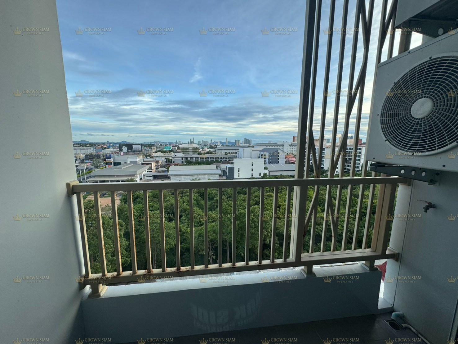 South Pattaya • The Trust Residence South Pattaya • 9F 1BR Corner Condo - Image 10