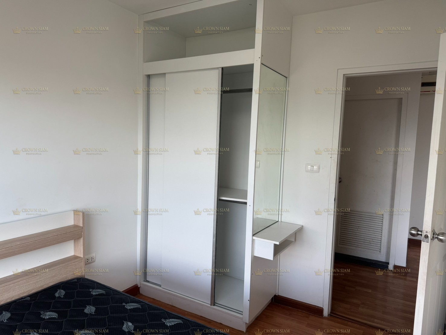 South Pattaya • The Trust Residence South Pattaya • 9F 1BR Corner Condo - Image 9