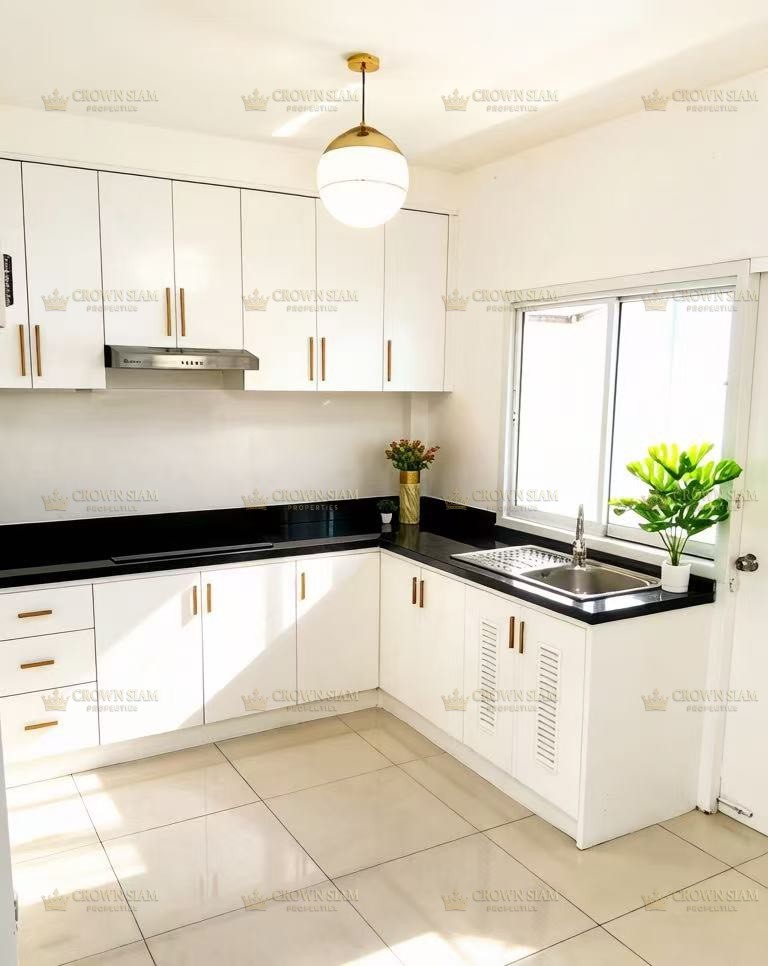East Pattaya • Ruen Pisa Village • 3BR House - Image 8