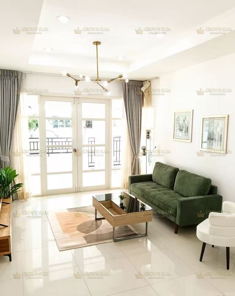 East Pattaya • Ruen Pisa Village • 3BR House - Image 5