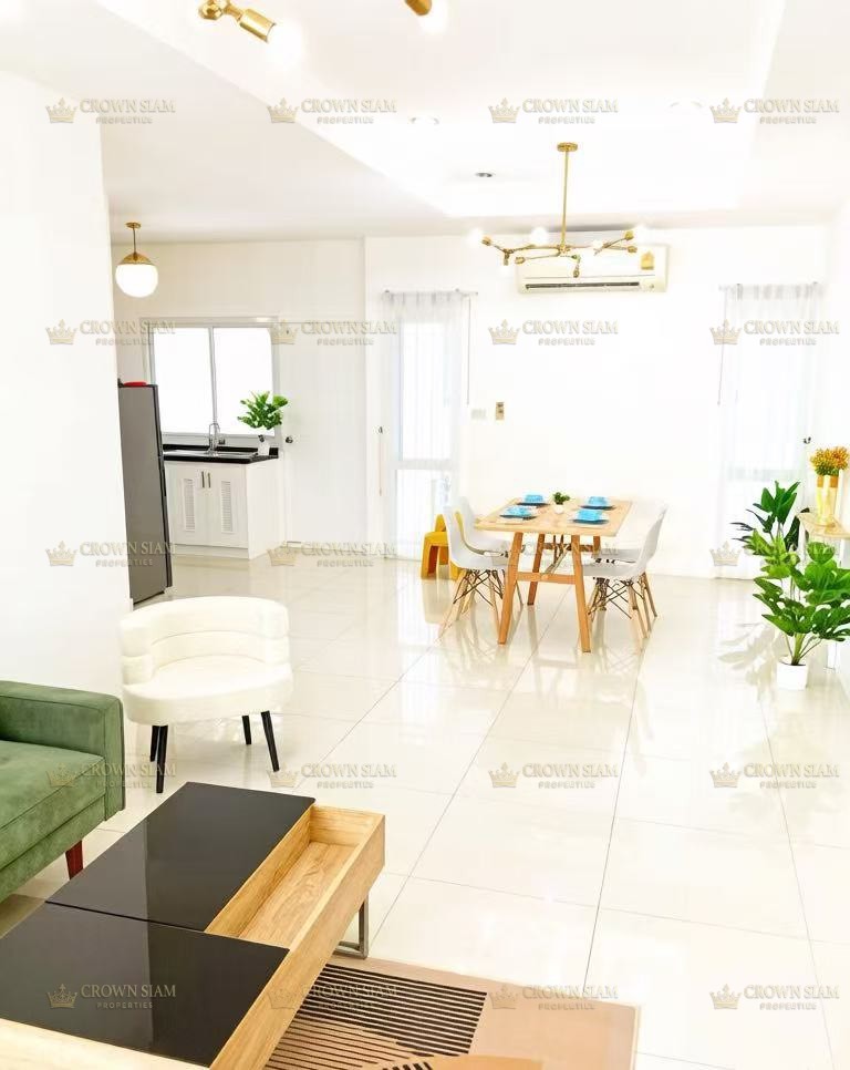 East Pattaya • Ruen Pisa Village • 3BR House - Image 6