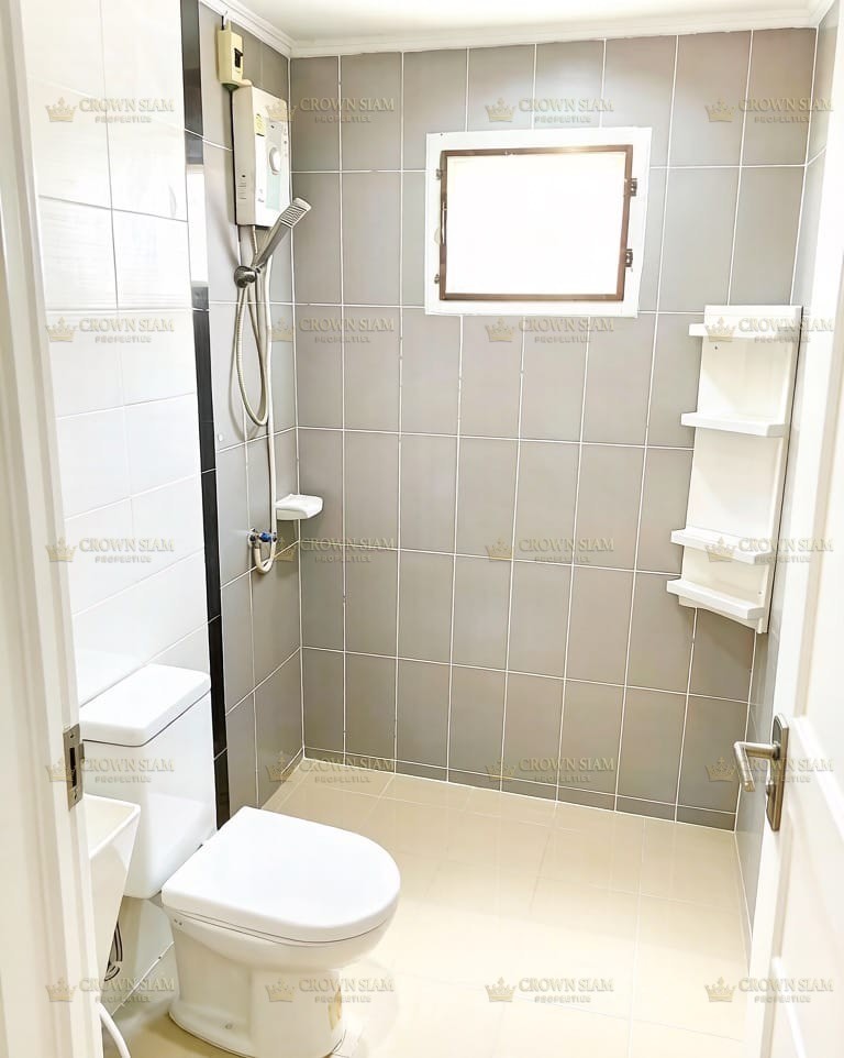 East Pattaya • Ruen Pisa Village • 3BR House - Image 10